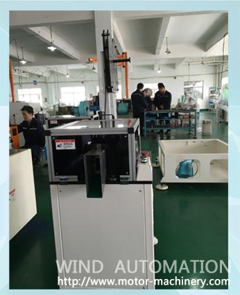 Slot paper forming and cutting machine